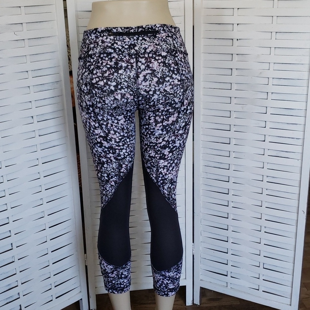 Lululemon Wunder Under Crop Black White Floral Print Womens Leggings Siz… - Picture 2 of 6